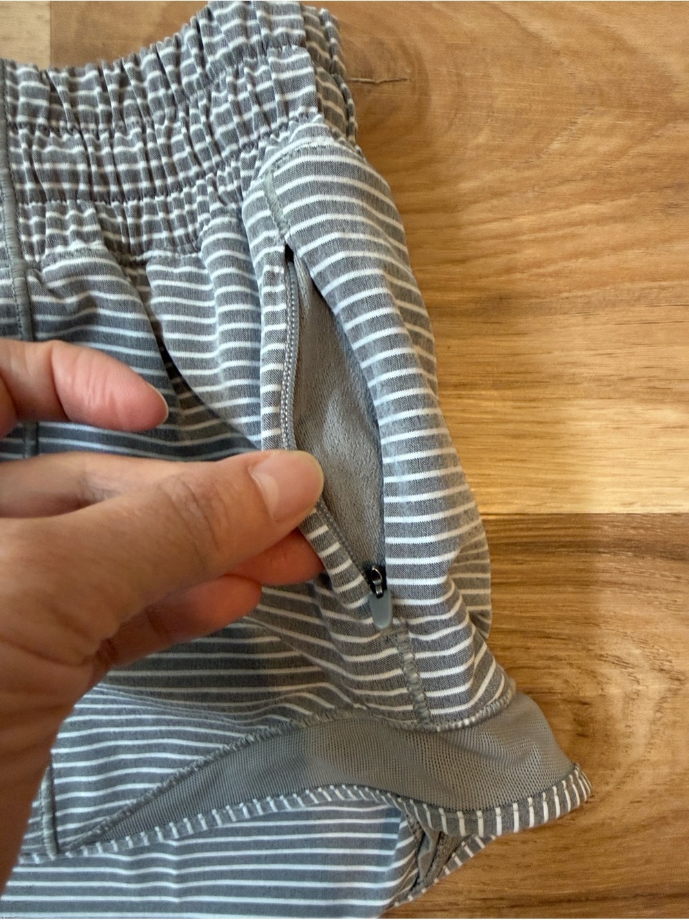 Lululemon Hotty Hot Low-Rise Lined Short Size 6 - Picture 5 of 7